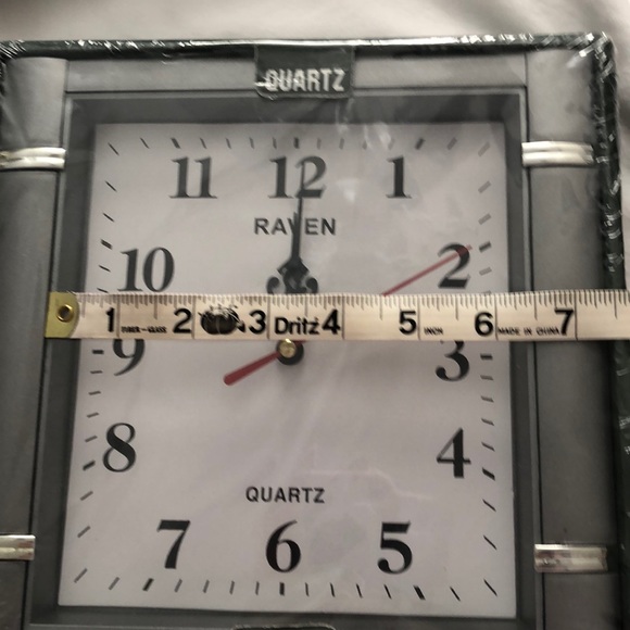 NIB Wall Clock that looks like a watch face - Picture 6 of 8